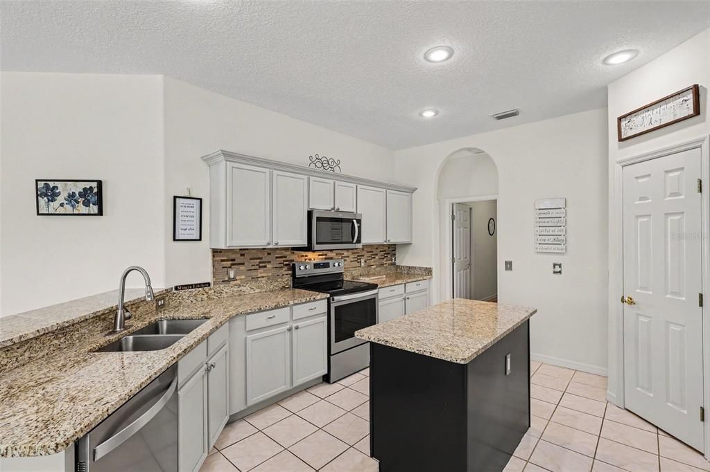 For Sale: $625,000 (4 beds, 3 baths, 2416 Square Feet)