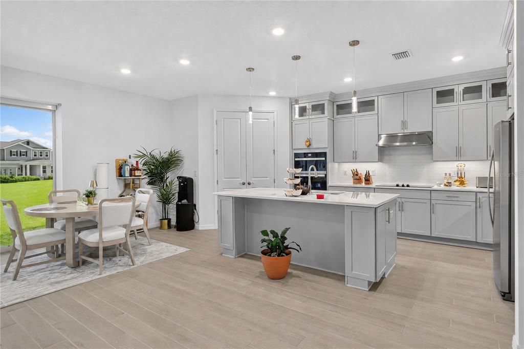En Venta: $799,900 (4 camas, 3 baños, 3000 Pies cuadrados)