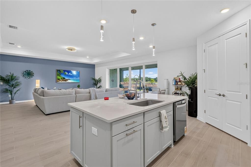 En Venta: $799,900 (4 camas, 3 baños, 3000 Pies cuadrados)