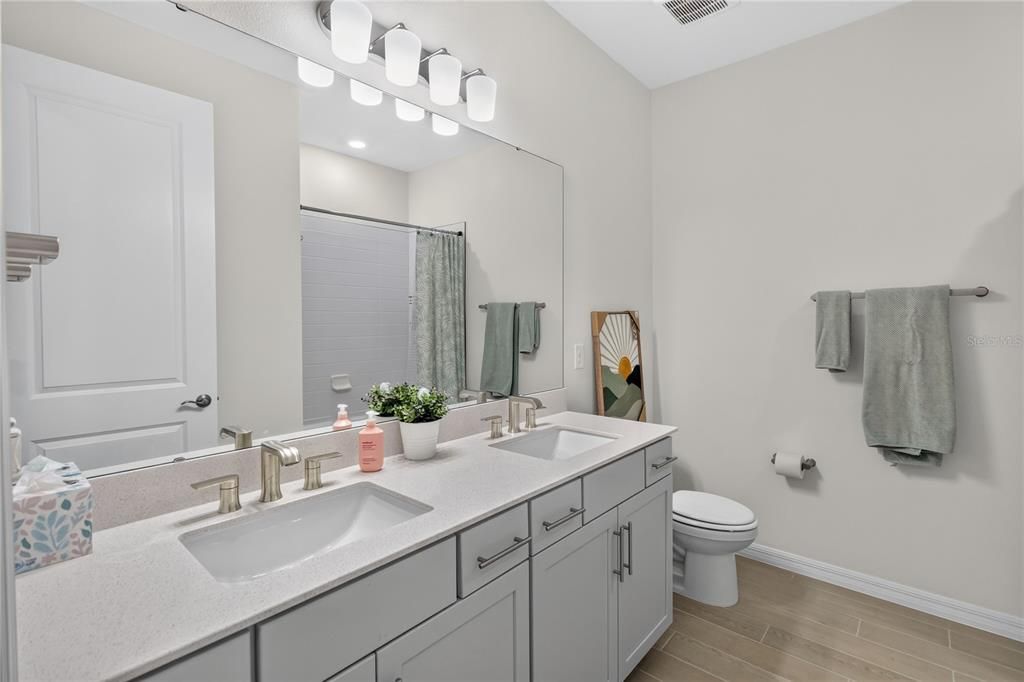 En Venta: $799,900 (4 camas, 3 baños, 3000 Pies cuadrados)