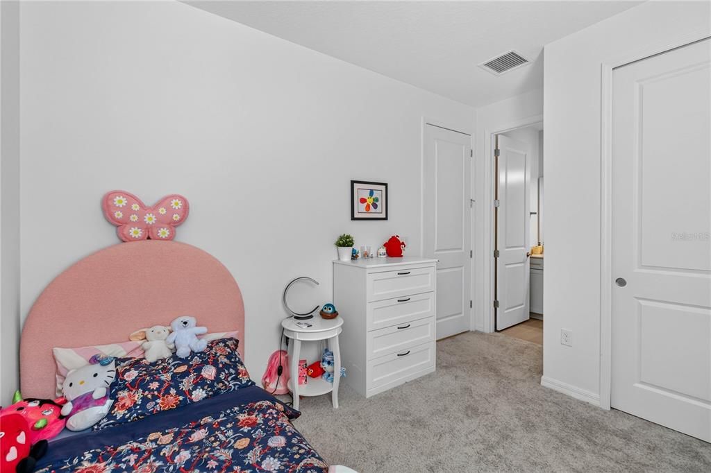 En Venta: $799,900 (4 camas, 3 baños, 3000 Pies cuadrados)