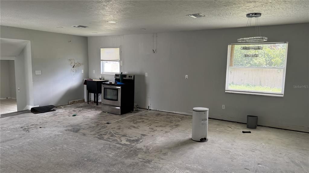 For Sale: $375,000 (4 beds, 2 baths, 1776 Square Feet)