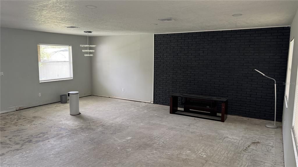 For Sale: $375,000 (4 beds, 2 baths, 1776 Square Feet)