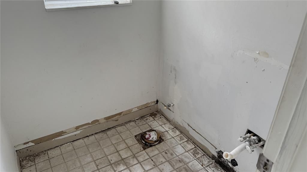 For Sale: $375,000 (4 beds, 2 baths, 1776 Square Feet)
