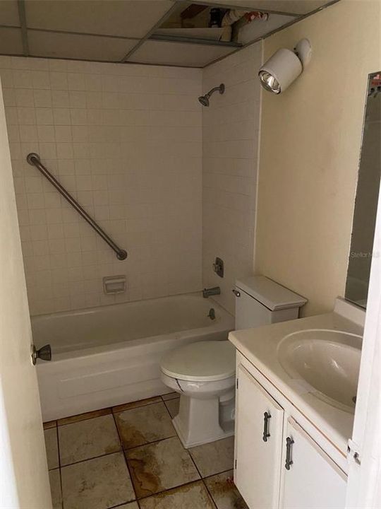 For Sale: $100,000 (2 beds, 2 baths, 960 Square Feet)