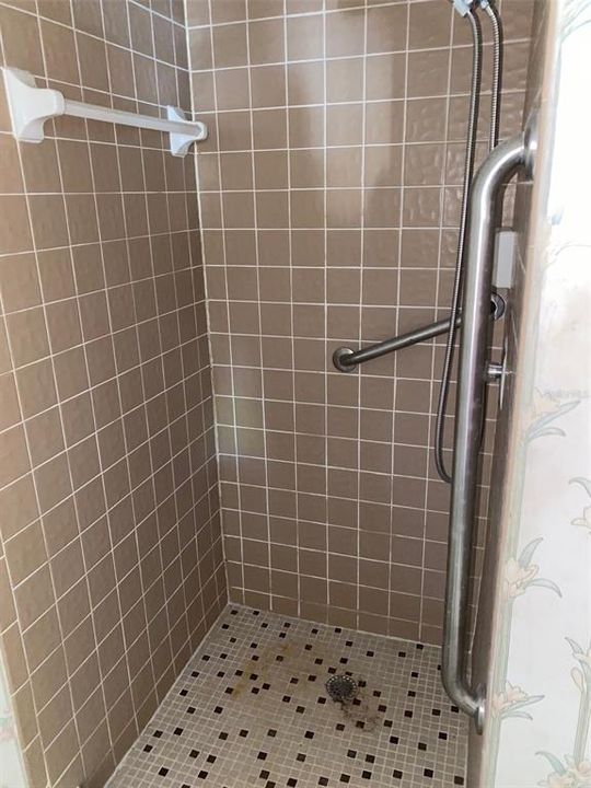 For Sale: $100,000 (2 beds, 2 baths, 960 Square Feet)