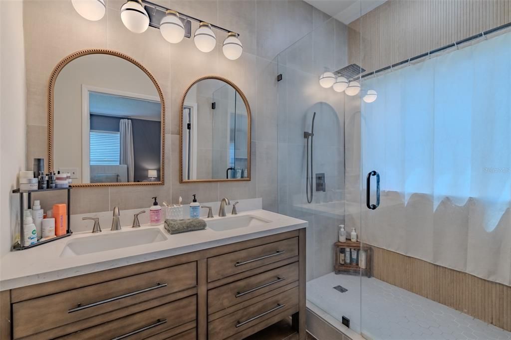 En Venta: $425,000 (3 camas, 2 baños, 1564 Pies cuadrados)
