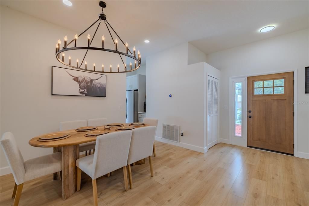 En Venta: $425,000 (3 camas, 2 baños, 1564 Pies cuadrados)
