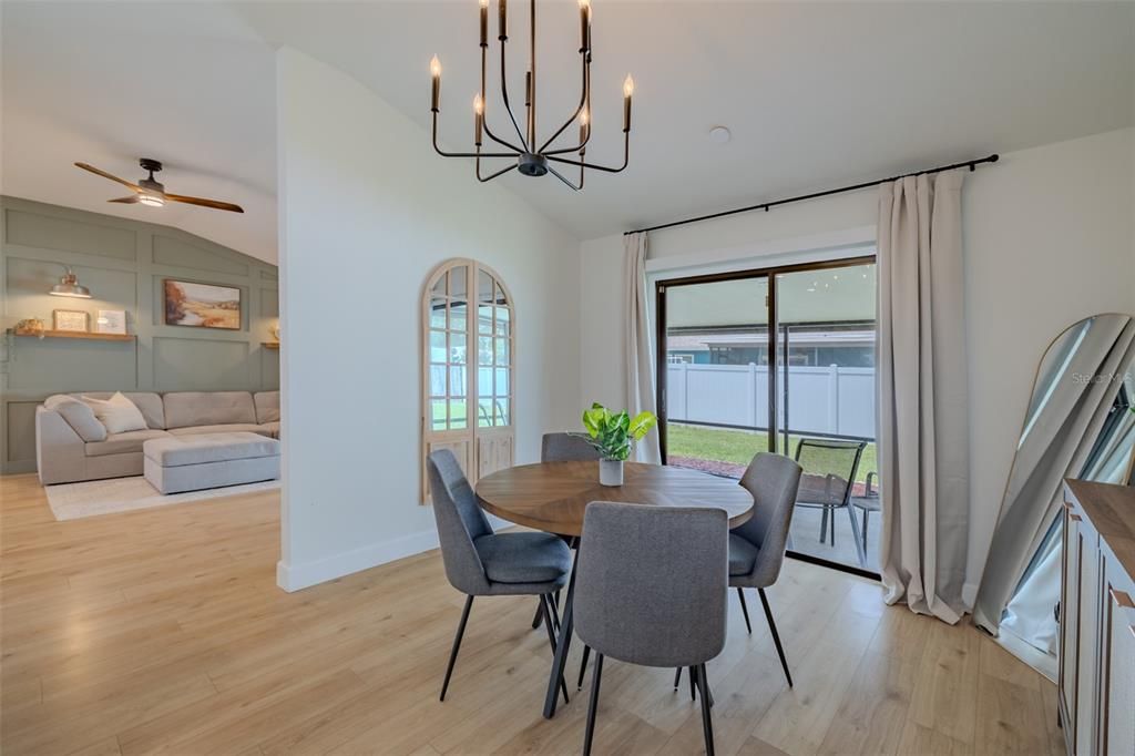 En Venta: $425,000 (3 camas, 2 baños, 1564 Pies cuadrados)