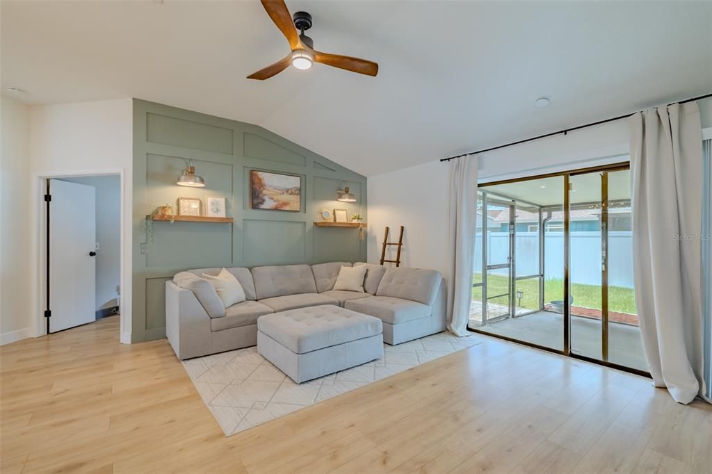 En Venta: $425,000 (3 camas, 2 baños, 1564 Pies cuadrados)