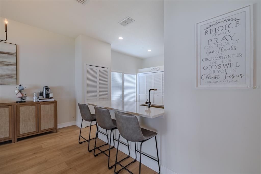 En Venta: $425,000 (3 camas, 2 baños, 1564 Pies cuadrados)