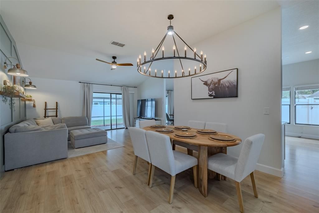 En Venta: $425,000 (3 camas, 2 baños, 1564 Pies cuadrados)