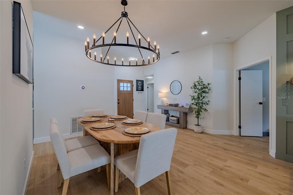 En Venta: $425,000 (3 camas, 2 baños, 1564 Pies cuadrados)