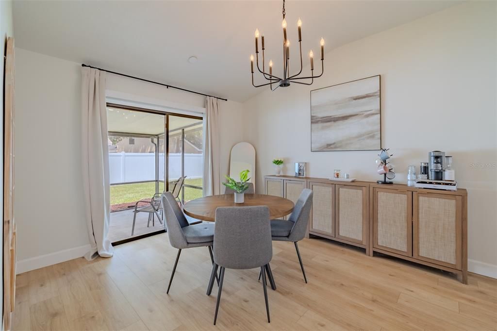 En Venta: $425,000 (3 camas, 2 baños, 1564 Pies cuadrados)