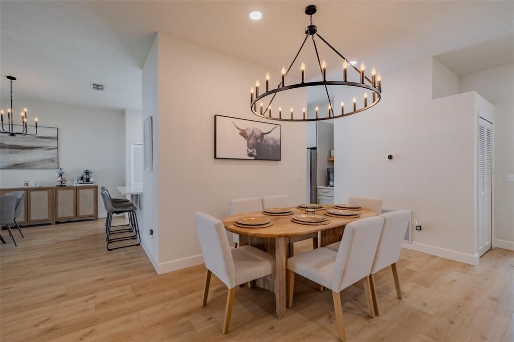 En Venta: $425,000 (3 camas, 2 baños, 1564 Pies cuadrados)