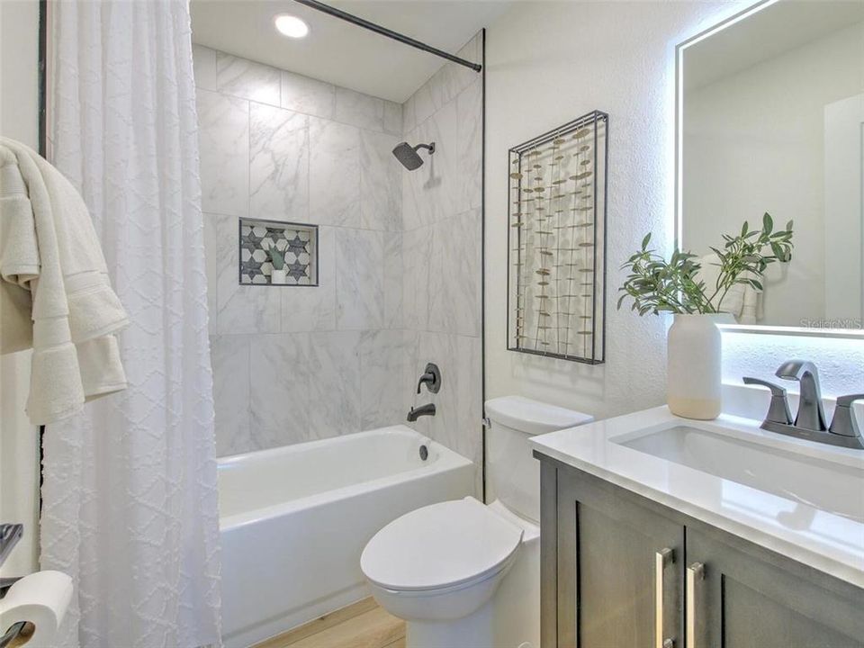 En Venta: $775,000 (3 camas, 3 baños, 2327 Pies cuadrados)