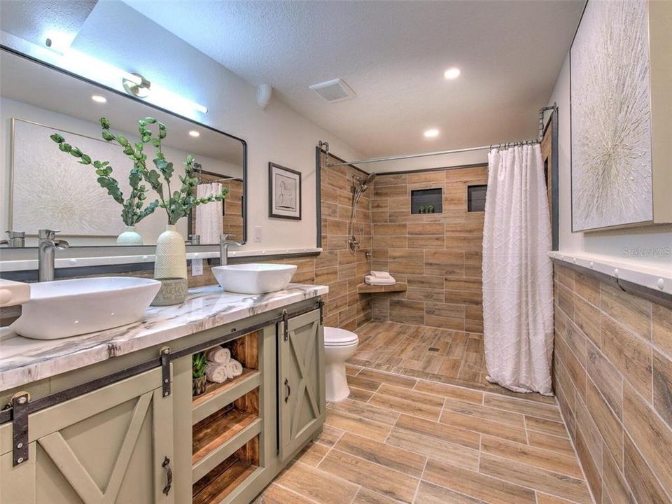 En Venta: $775,000 (3 camas, 3 baños, 2327 Pies cuadrados)