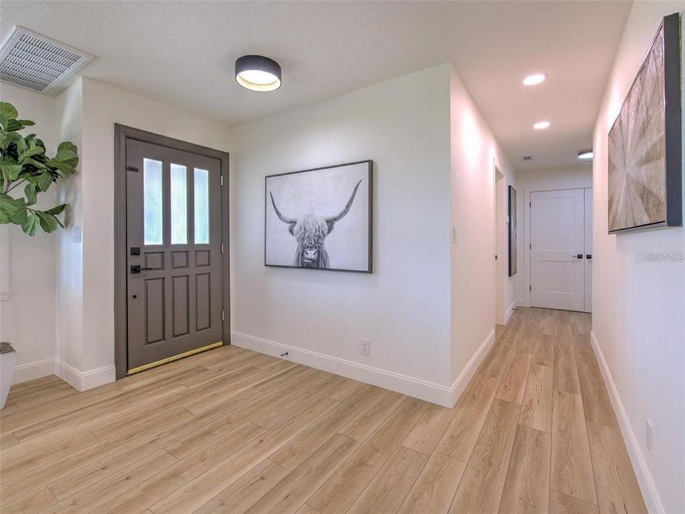 En Venta: $775,000 (3 camas, 3 baños, 2327 Pies cuadrados)