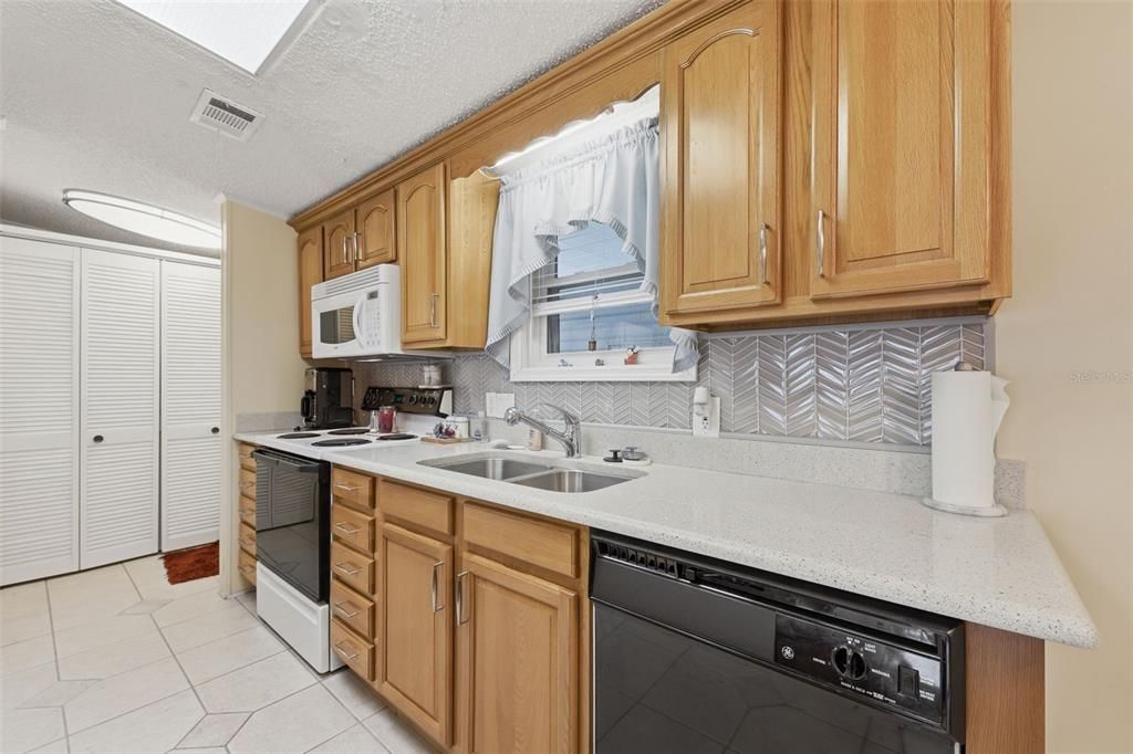 Activo con contrato: $199,900 (3 camas, 2 baños, 1152 Pies cuadrados)