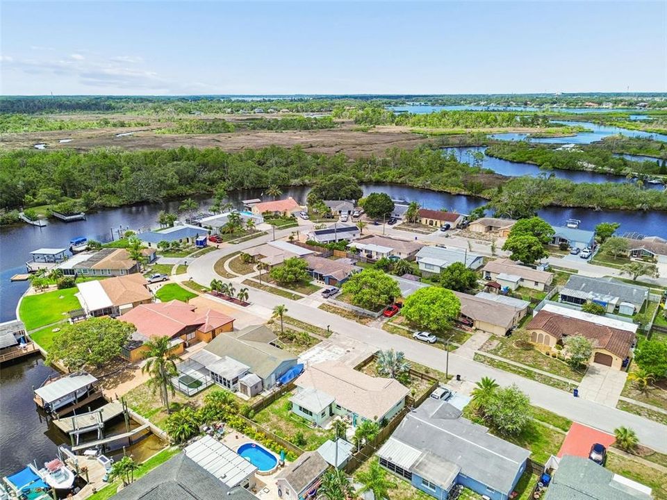 На продажу: $244,916 (2 спален, 1 ванн, 1272 Квадратных фут)