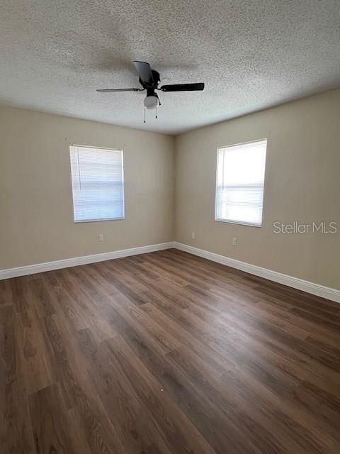 На продажу: $149,900 (3 спален, 2 ванн, 1300 Квадратных фут)
