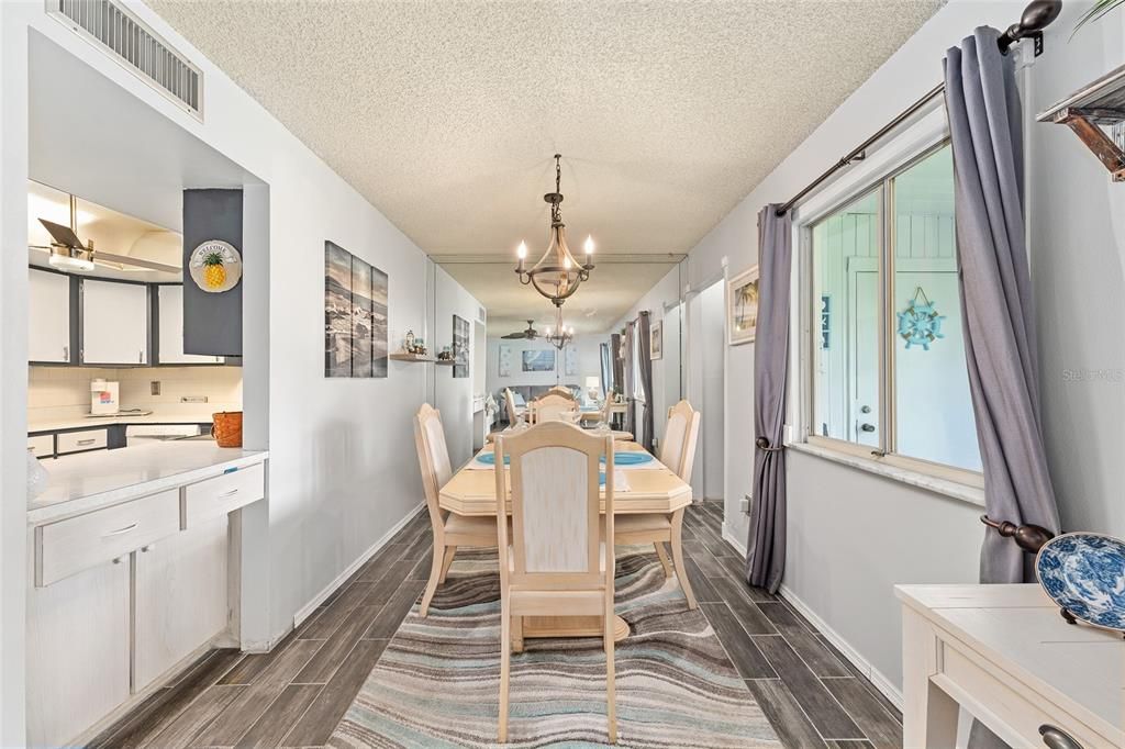 For Sale: $110,000 (2 beds, 2 baths, 1138 Square Feet)
