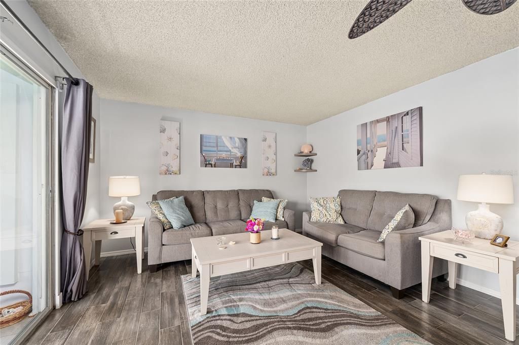 For Sale: $110,000 (2 beds, 2 baths, 1138 Square Feet)