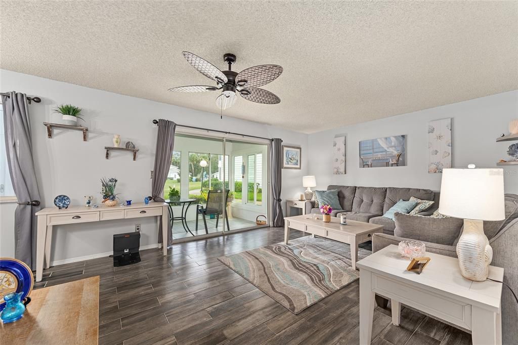 For Sale: $110,000 (2 beds, 2 baths, 1138 Square Feet)