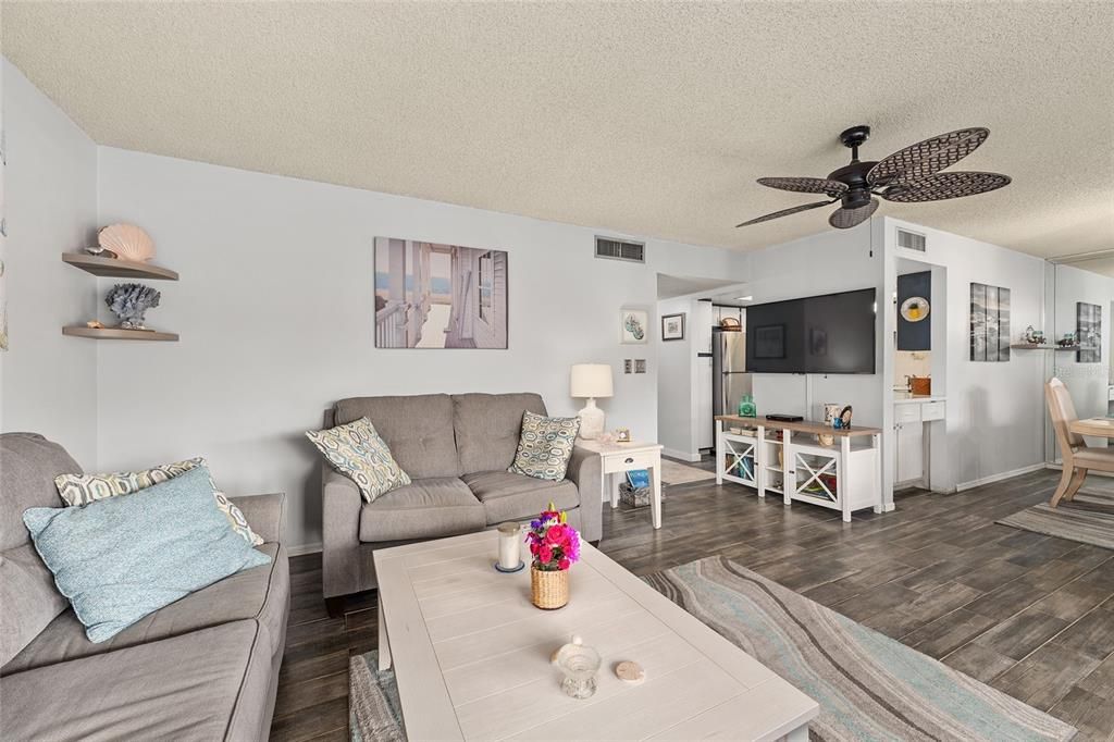 For Sale: $110,000 (2 beds, 2 baths, 1138 Square Feet)