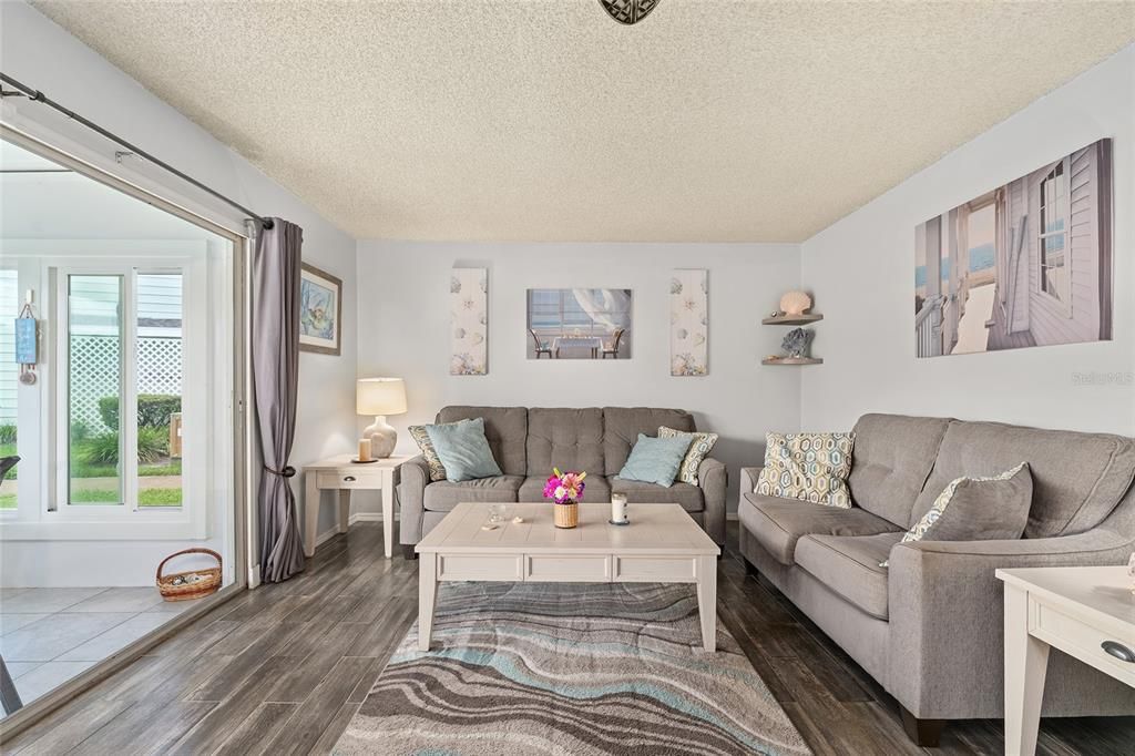 For Sale: $110,000 (2 beds, 2 baths, 1138 Square Feet)