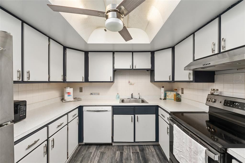 For Sale: $110,000 (2 beds, 2 baths, 1138 Square Feet)