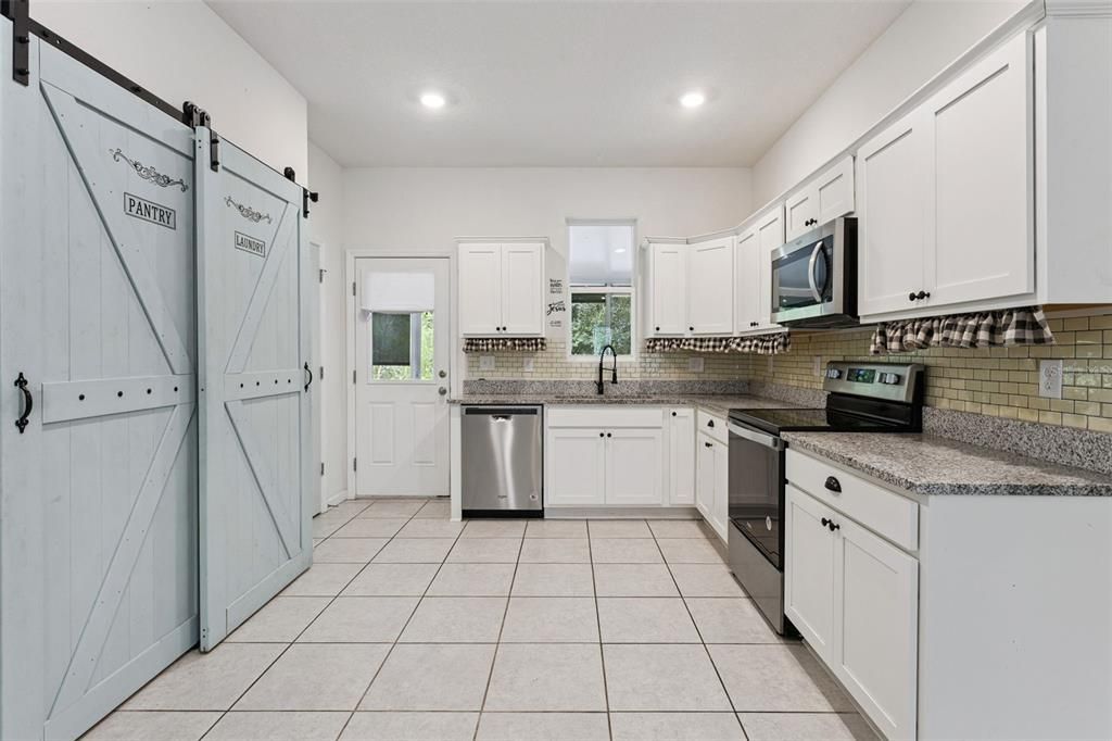 For Sale: $325,000 (3 beds, 2 baths, 1174 Square Feet)