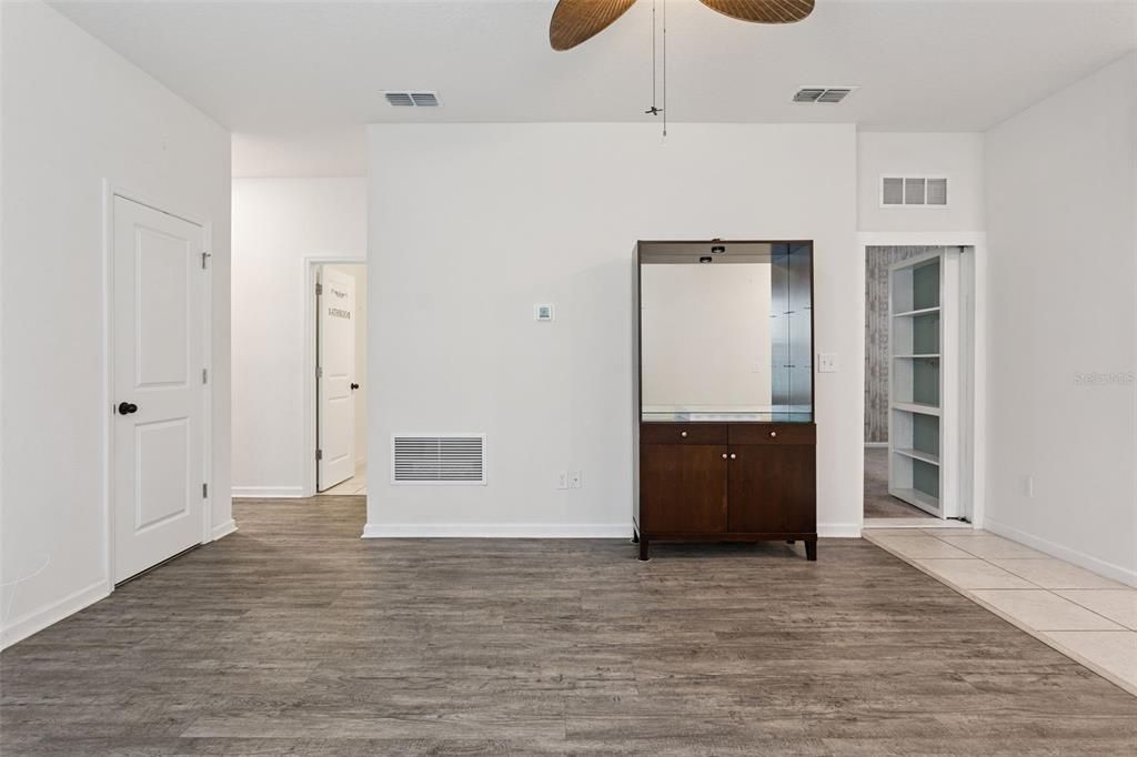 For Sale: $325,000 (3 beds, 2 baths, 1174 Square Feet)