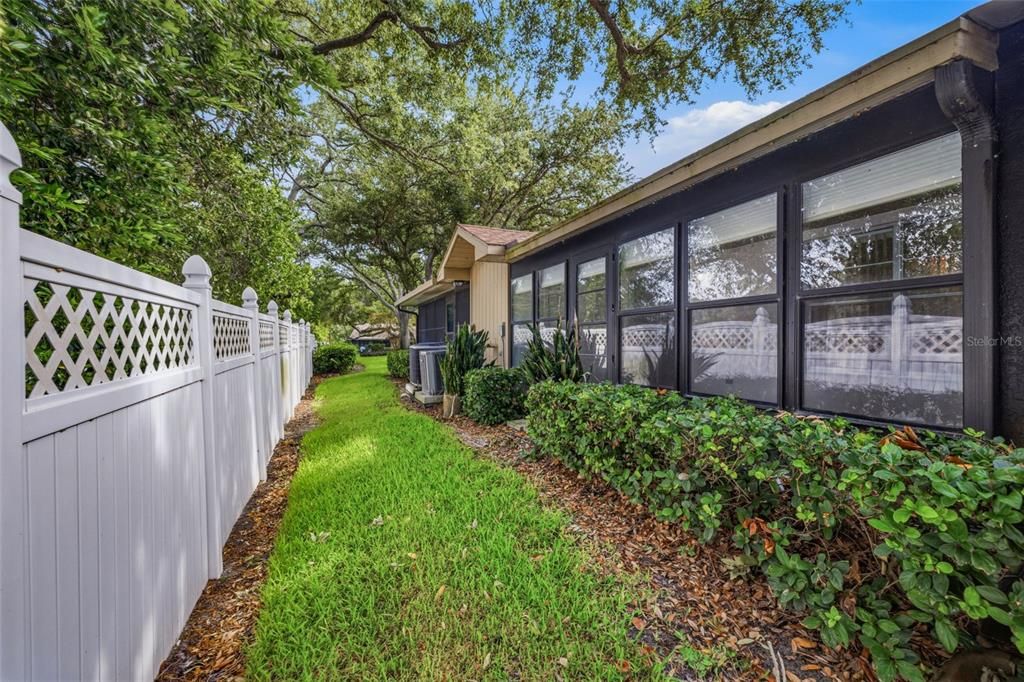 For Sale: $165,000 (2 beds, 2 baths, 730 Square Feet)