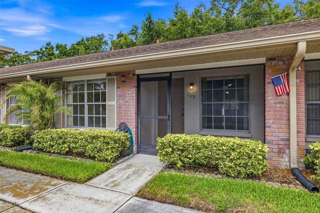 For Sale: $165,000 (2 beds, 2 baths, 730 Square Feet)