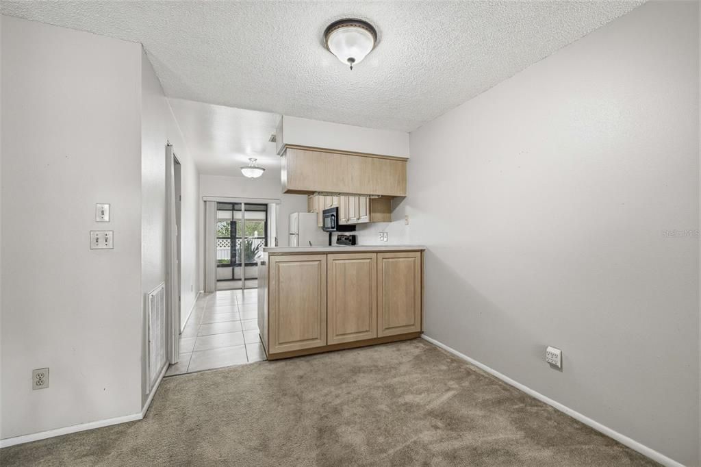 For Sale: $165,000 (2 beds, 2 baths, 730 Square Feet)