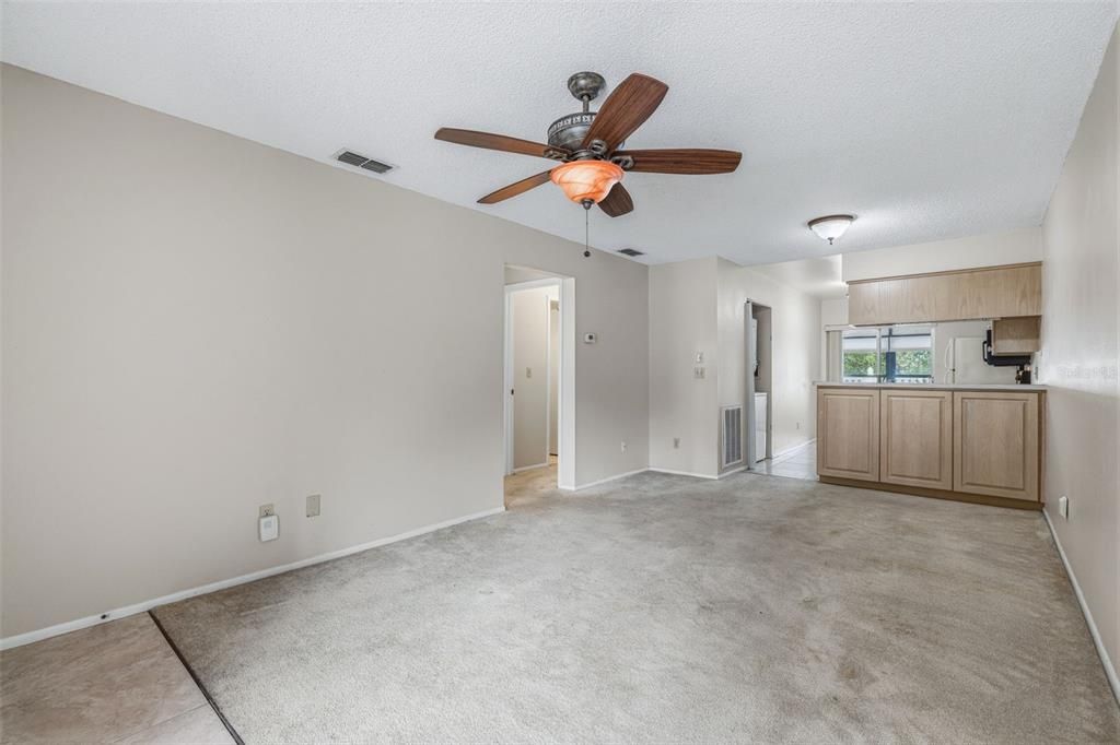 For Sale: $165,000 (2 beds, 2 baths, 730 Square Feet)