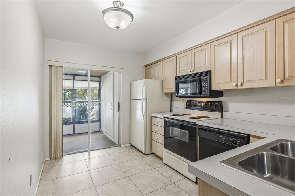For Sale: $165,000 (2 beds, 2 baths, 730 Square Feet)
