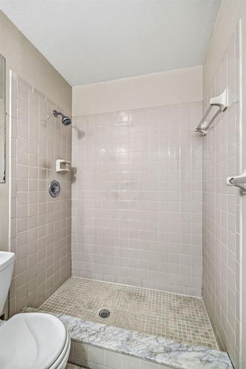 For Sale: $165,000 (2 beds, 2 baths, 730 Square Feet)