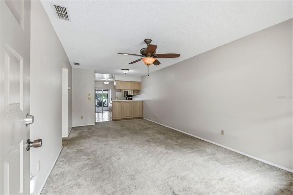 For Sale: $165,000 (2 beds, 2 baths, 730 Square Feet)