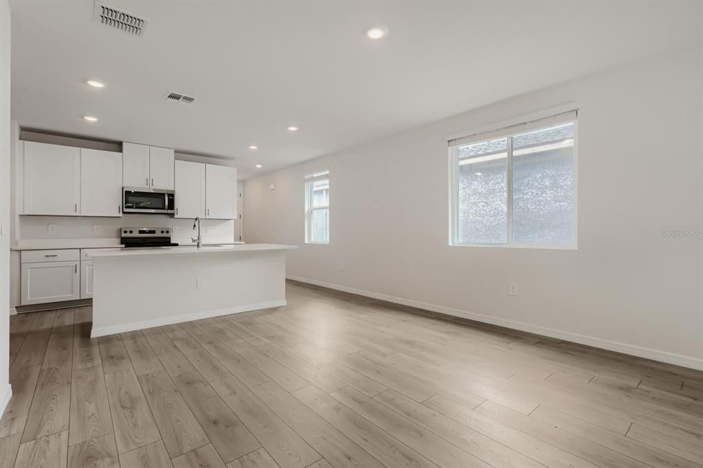 For Sale: $325,000 (4 beds, 2 baths, 1607 Square Feet)