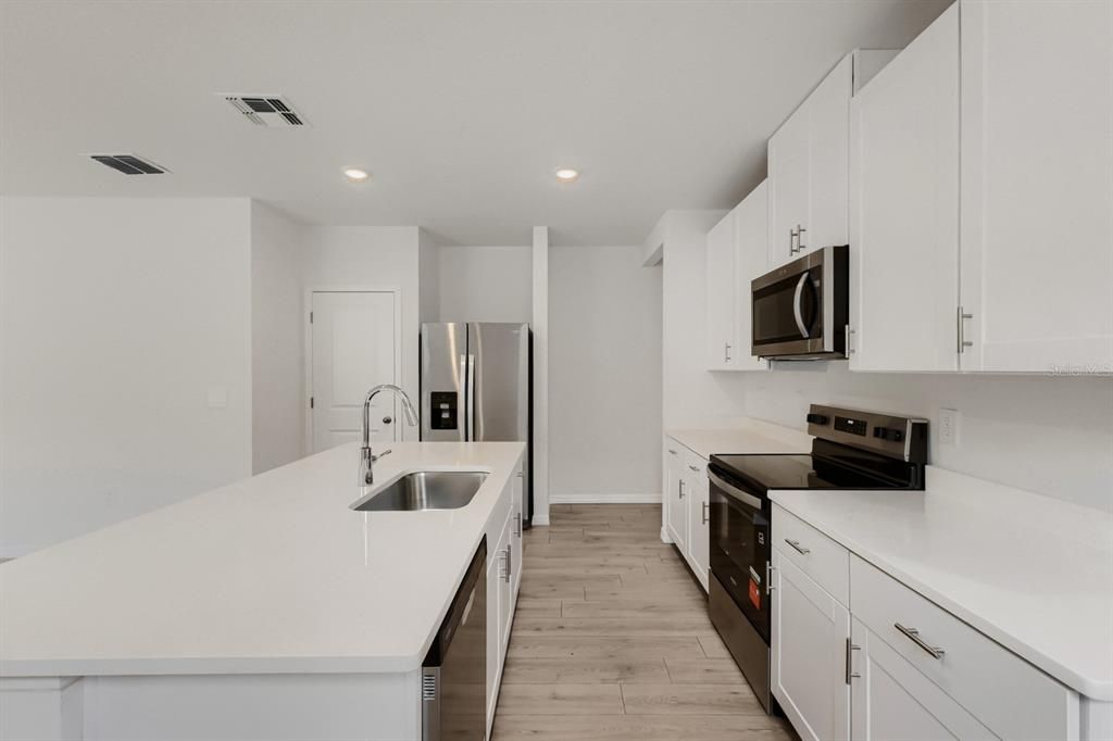 For Sale: $325,000 (4 beds, 2 baths, 1607 Square Feet)