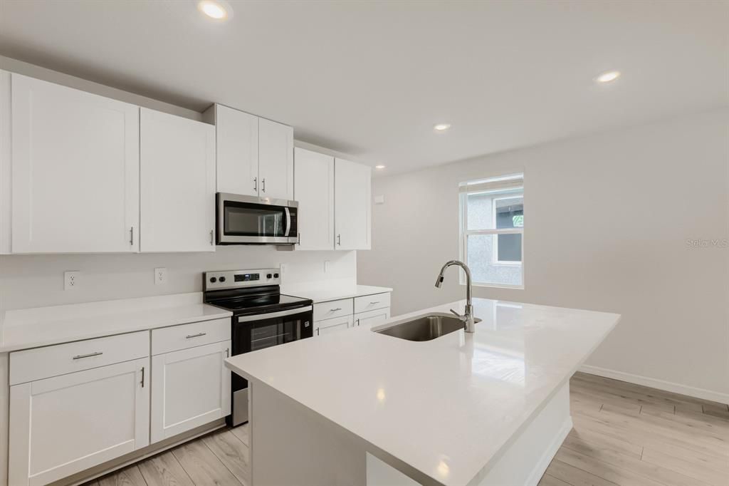 For Sale: $325,000 (4 beds, 2 baths, 1607 Square Feet)