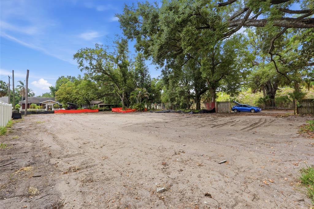 На продажу: $480,000 (0.27 acres)