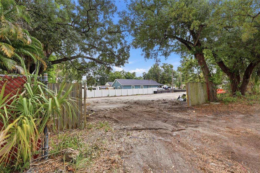На продажу: $480,000 (0.27 acres)