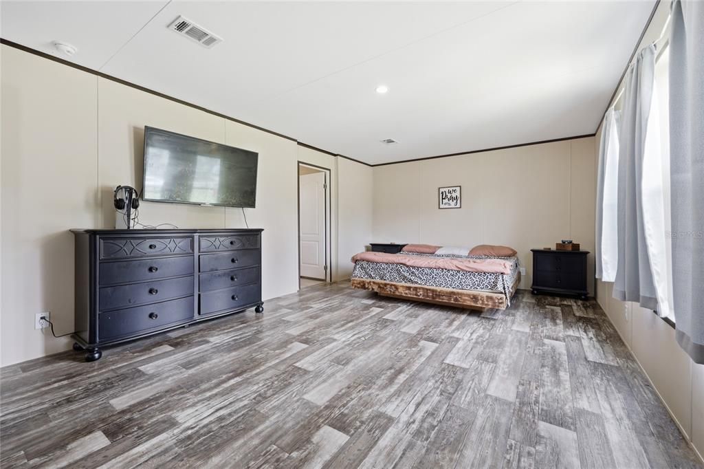 En Venta: $250,000 (5 camas, 3 baños, 2052 Pies cuadrados)