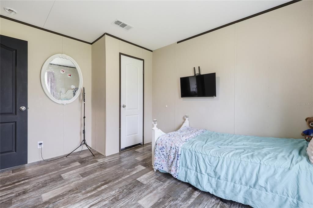 En Venta: $250,000 (5 camas, 3 baños, 2052 Pies cuadrados)