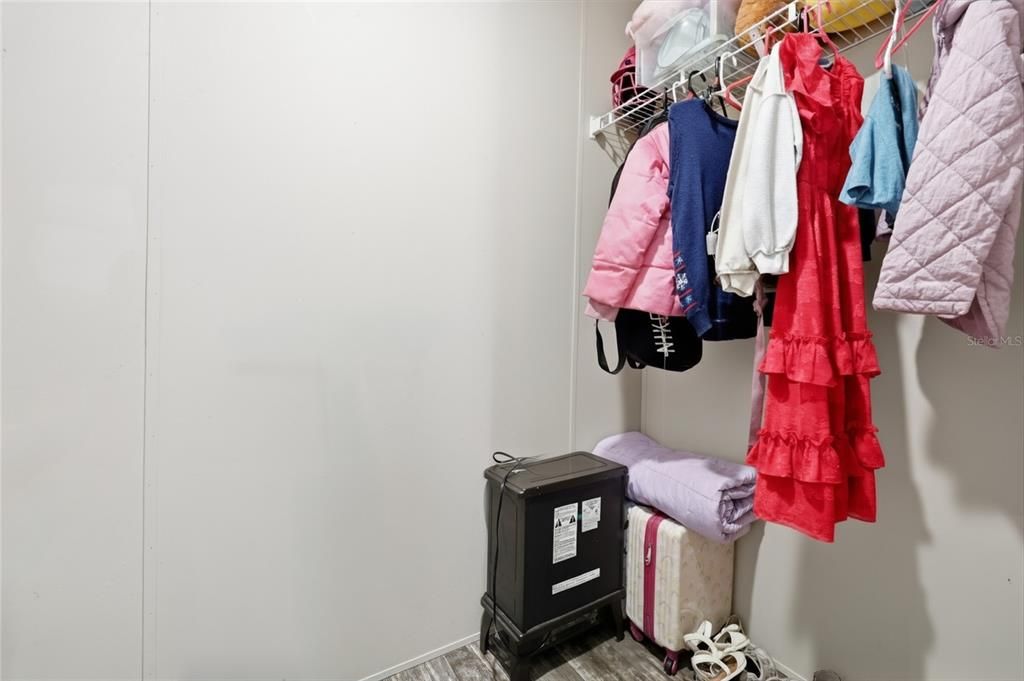 En Venta: $250,000 (5 camas, 3 baños, 2052 Pies cuadrados)