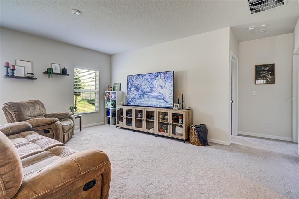For Sale: $299,900 (3 beds, 2 baths, 1292 Square Feet)