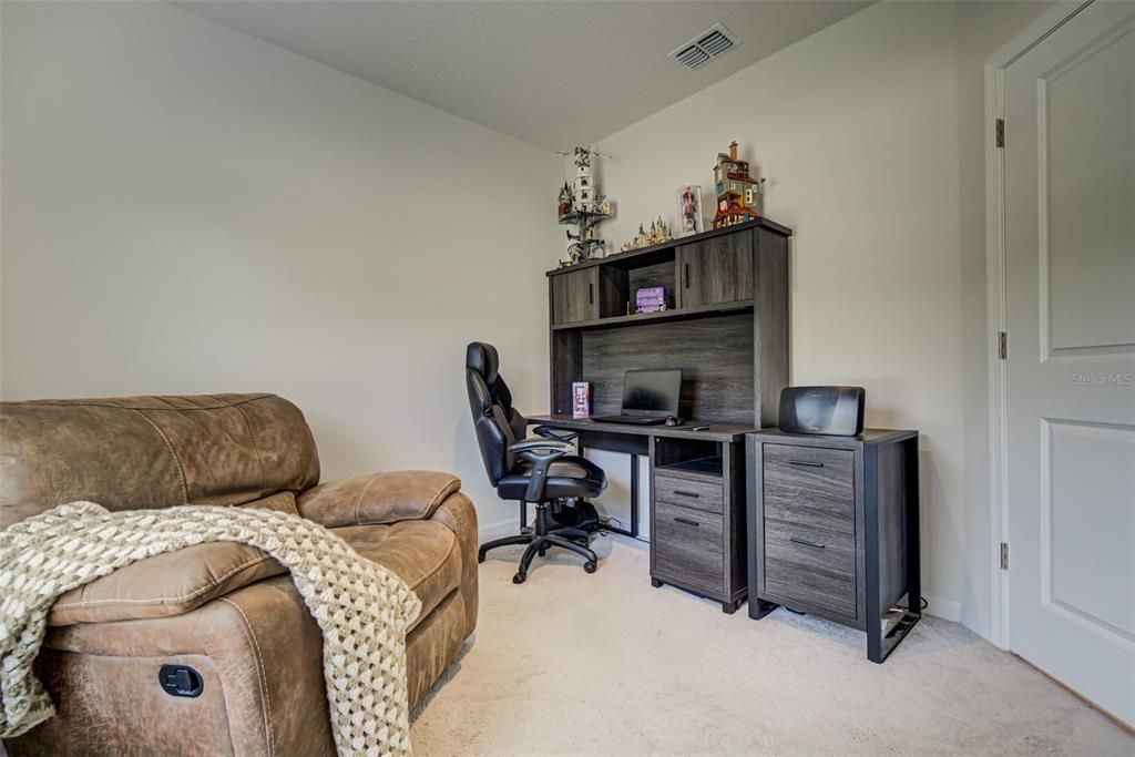 For Sale: $299,900 (3 beds, 2 baths, 1292 Square Feet)